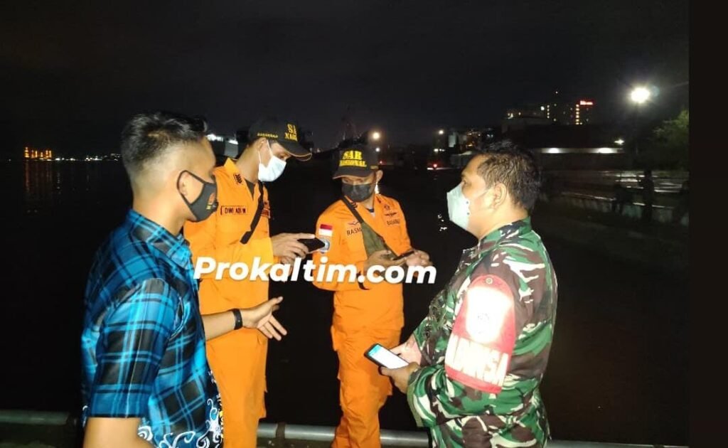 WhatsApp Image 2021 11 26 at 23.06.54 Terjun Bersama Motor ke Sungai Mahakam, Pria Tanpa Identitas Belum Ditemukan PROKALTIM