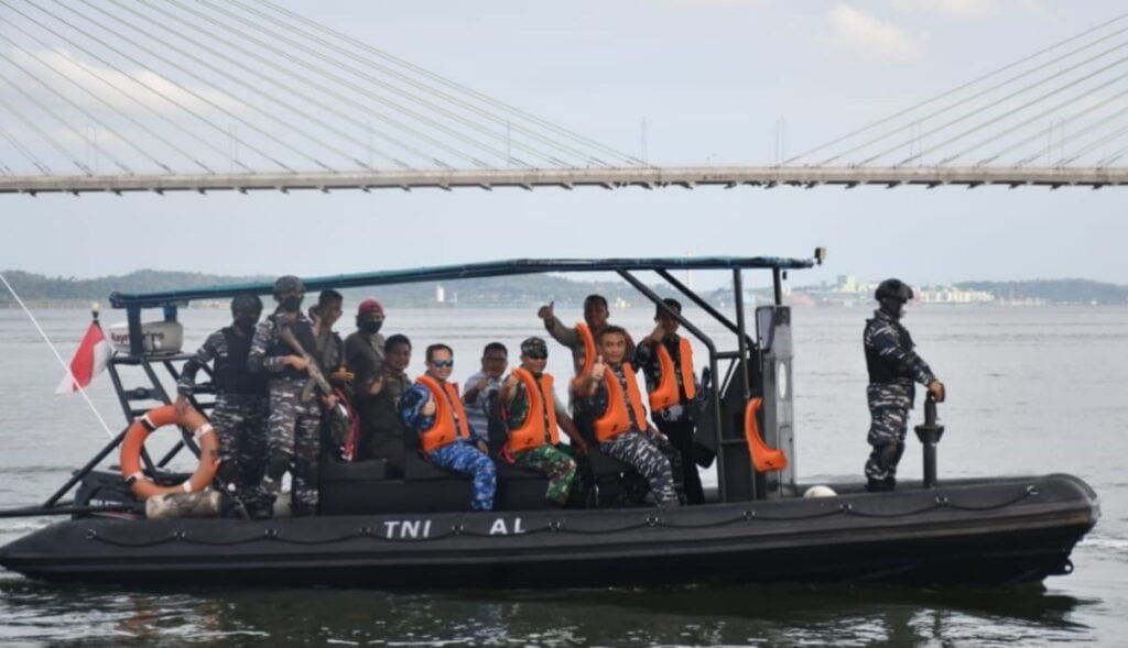 20211224 100514 Jelang Nataru, TNI AL, Walikota Balikpapan dan Jajaran Forkopimda Laksanakan Inspeksi Keamanan Perairan Teluk Balikpapan PROKALTIM