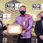 Rivan A Purwantono dan Myland, Dirut dan Dirkeu Jasa Raharja Raih Penghargaan TOP BUMN Awards 2021