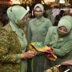 Ketum Persit KCK Apresiasi Hasil Kerajinan Anggotanya di PD VI/Mulawarman