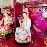 Jelang Tahun Baru Imlek, Warga Tionghoa Mandikan Patung Dewa Dewi