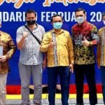 Intoniswan Wartawan Kaltim, menerima Press Card Number One (PCNO) dalam Hari Pers Nasional (HPN) 2022 di Kendari, Sulawesi Tenggara