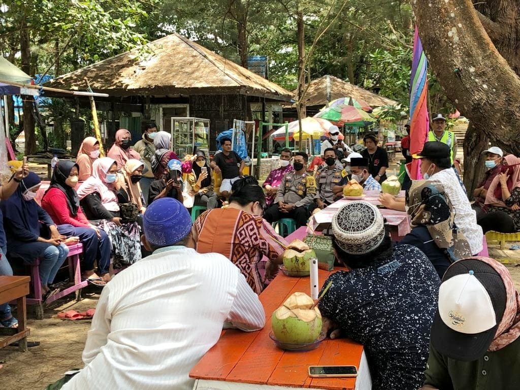 IMG 20220217 WA0008 Pantai Manggar Ditutup Sabtu dan Minggu, Pedagang Menuntut Keadilan. Badan Promosi Pariwisata dan LPM Turun Tangan PROKALTIM