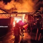 Kepulan Asap Dari Jauh Bikin Curiga, Didekati Api Sudah Menjalar, 8 Jiwa Kehilangan Tempat Tinggal