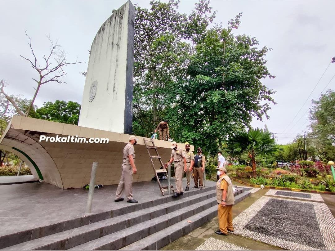 Taman Segiri Kembali Ke Fungsi Awal, Sterilisasi Oleh Tim Gabungan PROKALTIM 1 WhatsApp Image 2022 02 21 at 02.24.09 Taman Segiri Kembali Ke Fungsi Awal, Sterilisasi Oleh Tim Gabungan PROKALTIM