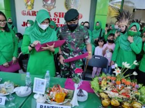 IMG 20220326 WA0014 Nasi Goreng Lima Ribuan untuk Ratusan Prajurit Yonif Raider 600 Modang PROKALTIM