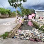 Usai Pengosongan Lahan di Jalan Gelatik, Sampah Di Parit Jadi Sorotan