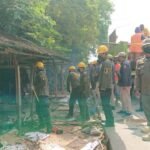 17 Lapak Liar Dibongkar, Berdiri Di Atas Parit, Pedagang Kooperatif