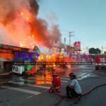 Breaking News! Si Jago Merah Hanguskan Tempat Usaha Warga di Jalan Suryanata