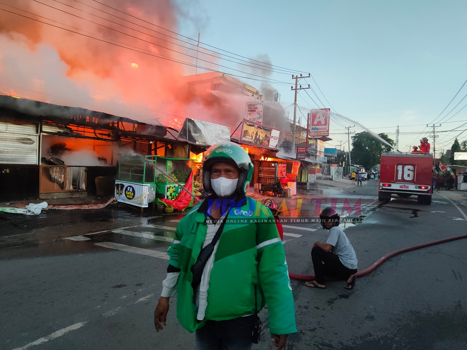 Kebakaran Suryanata, 6 Bangunan Hangus, Gudang Toko Menjadi Awal Titik Api PROKALTIM 1 InShot 20220525 130611911 Kebakaran Suryanata, 6 Bangunan Hangus, Gudang Toko Menjadi Awal Titik Api PROKALTIM