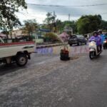 Warga Tanam Janur Kuning Di Jalan, Tanda Lubang, Sering Kecelakaan
