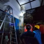 Gulungan Kabel Terbakar, Hampir Hanguskan Toko Bangunan