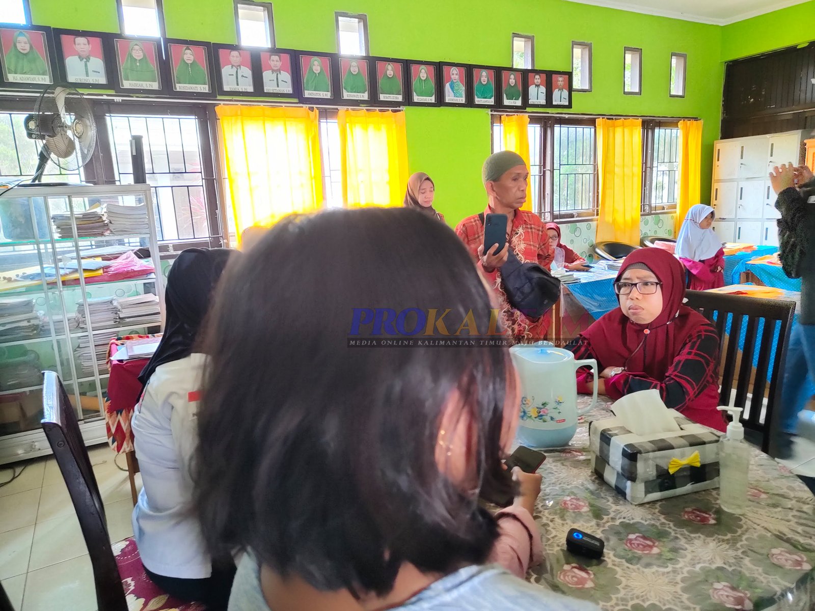 Tak Punya Gawai, Murid SD Diusir Dari Kelas Oleh Oknum Guru, Wartawan Di Intervensi PROKALTIM 1 InShot 20220602 131614554 Tak Punya Gawai, Murid SD Diusir Dari Kelas Oleh Oknum Guru, Wartawan Di Intervensi PROKALTIM