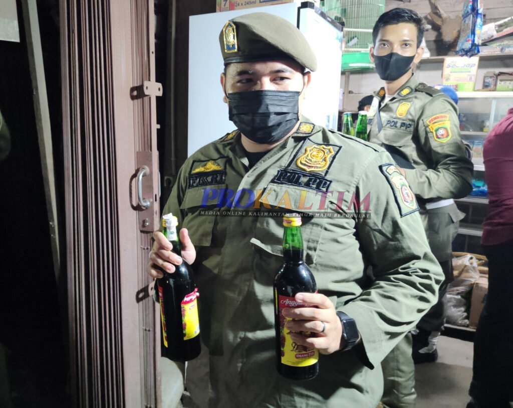 InShot 20220610 074830819 Satpol PP Razia, 96 Botol Miras Disita PROKALTIM