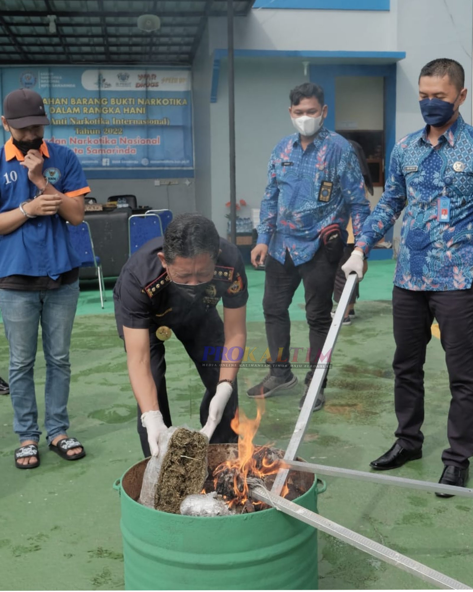 3 Kilogram Ganja Via Jasa Ekspedisi Dimusnahkan PROKALTIM 1 InShot 20220623 133429170 3 Kilogram Ganja Via Jasa Ekspedisi Dimusnahkan PROKALTIM