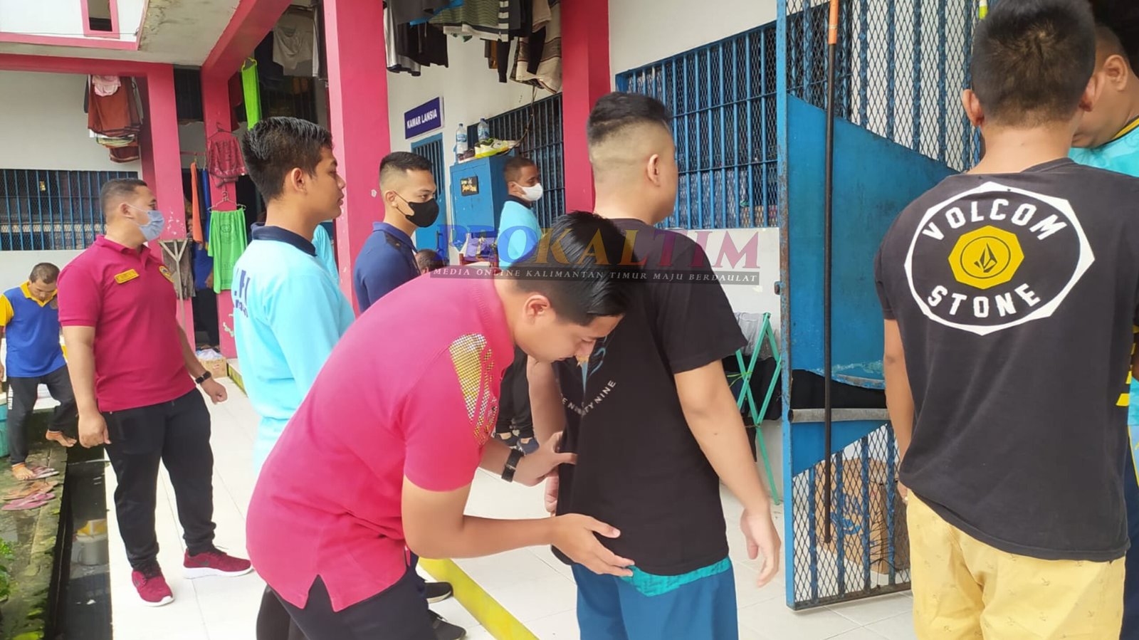 InShot 20220626 182156386 scaled Lapas Narkotika Kelas II A Samarinda Gelar Razia, Antisiapasi Gangguan Kamtib PROKALTIM