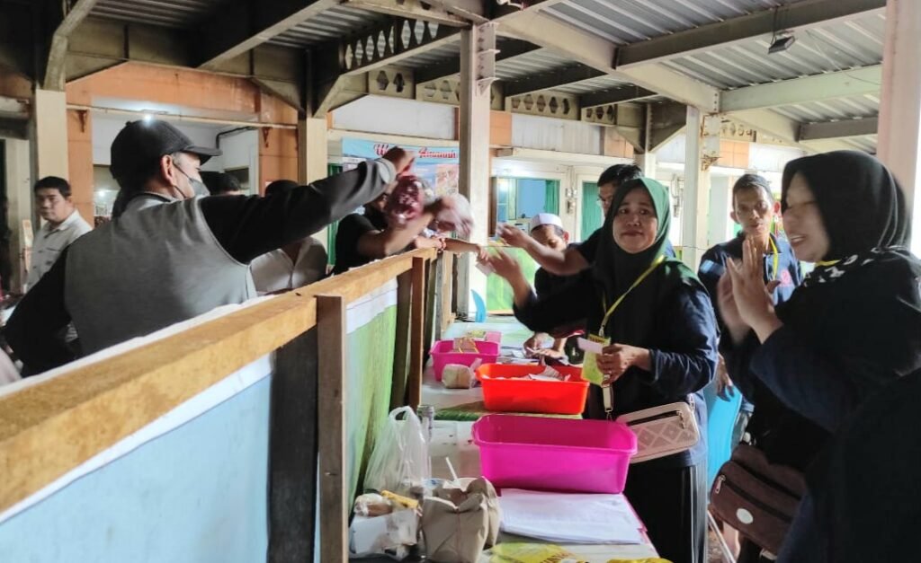20220712 141822 Pedagang Pasar Tradisional Rapak Plaza Kurban 21 Ekor Sapi dan 2 Ekor Kambing PROKALTIM