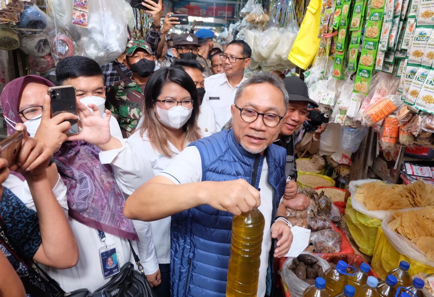 Sambangi Balikpapan, Mendag Tinjau Warung Pangan PPI, Mitra Penjualan Minyak Goreng Curah PROKALTIM 1 20220720 181703 Sambangi Balikpapan, Mendag Tinjau Warung Pangan PPI, Mitra Penjualan Minyak Goreng Curah PROKALTIM