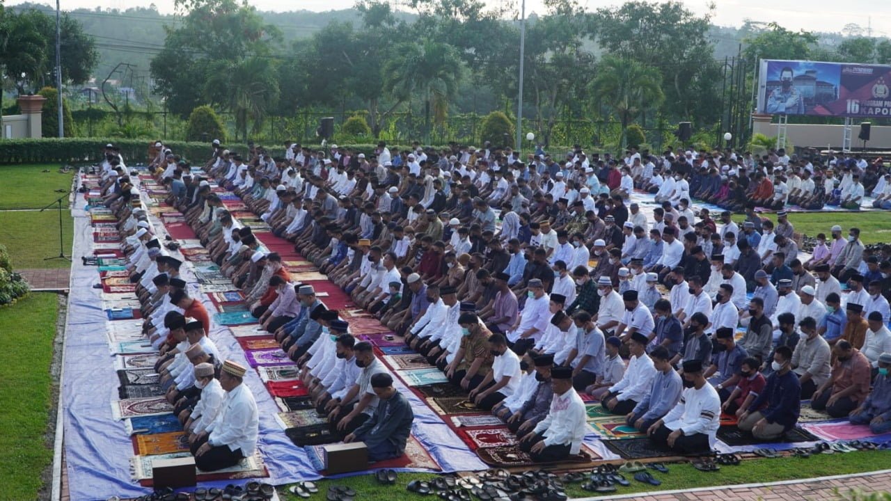 Polda Kaltim Gelar Sholat Idul Adha 1443 H dan Sumbangkan Hewan Kurban Untuk Masyarakat PROKALTIM 1 IMG 20220710 WA0001 Polda Kaltim Gelar Sholat Idul Adha 1443 H dan Sumbangkan Hewan Kurban Untuk Masyarakat PROKALTIM
