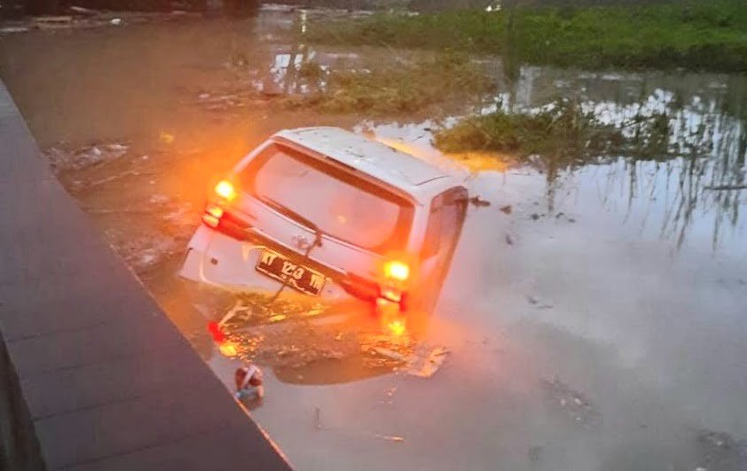 20220826 090603 Diguyur Hujan 5 Jam, Sebagian Wilayah Balikpapan Banjir PROKALTIM