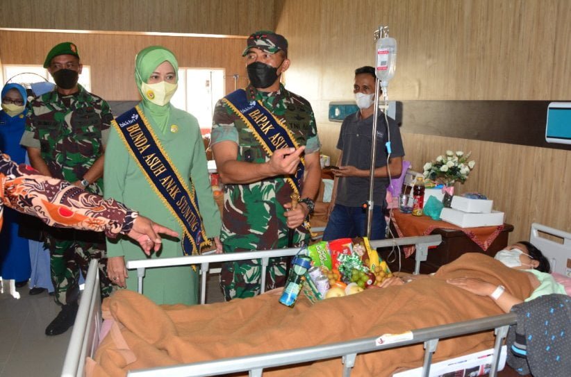 33 Gubernur Kaltim Kukuhkan Pangdam VI/Mlw dan Ketua Persit KCK Daerah VI/Mlw Sebagai Bapak dan Bunda Asuh Anak Stunting PROKALTIM