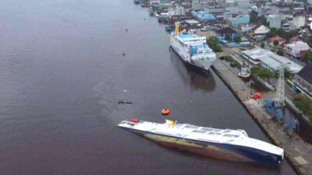 IMG 20221020 WA0012 Evakuasi Kapal Feri KM Roro Satya Kencana III yang Tenggelam di Pelabuhan Panglima Utar Kumai PROKALTIM