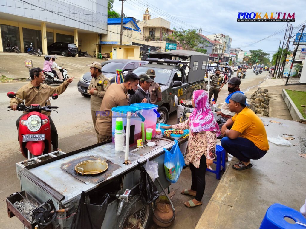 InShot 20221011 160548147 PKL di Samarinda Ulu Kian Membandel, Satpol PP Lakukan Penindakan PROKALTIM