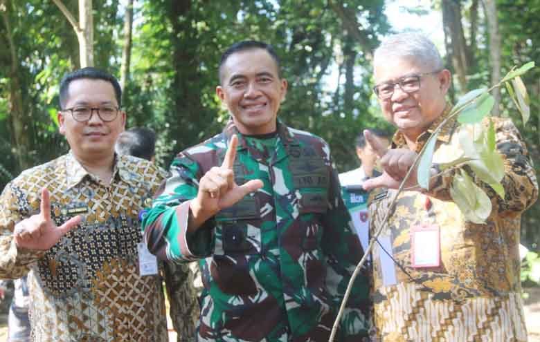 Screenshot 10 15 2022 12 02 49 PM Kodam VI/Mlw laksanakan Reboisasi dan Reklamasi dalam rangka peringatan HUT ke 77 TNI PROKALTIM
