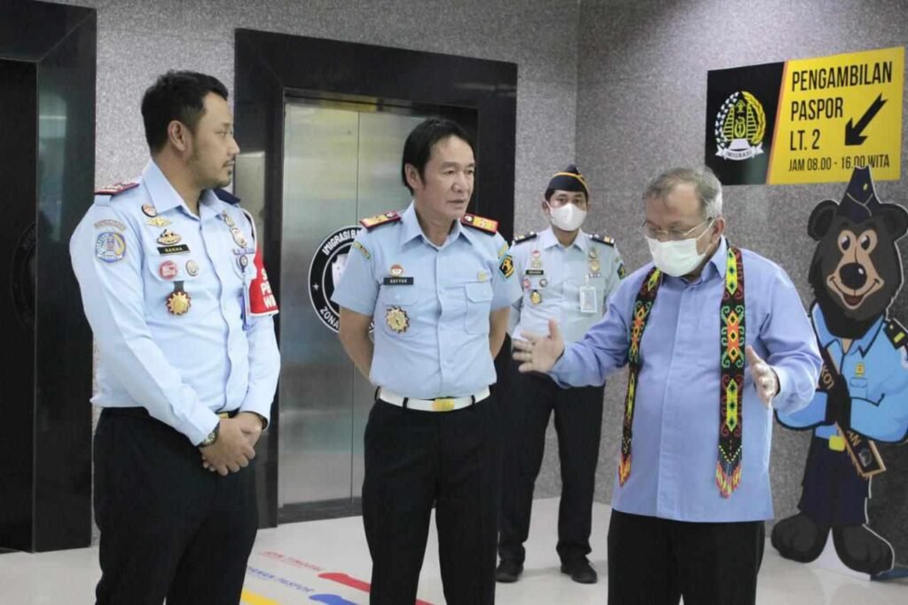 475d063c e324 4bdb bf57 a73a1527f184 Stafsus Menkumham Beri Pujian dan Dukung Kantor Imigrasi Balikpapan Raih WBBM Tahun 2023 PROKALTIM