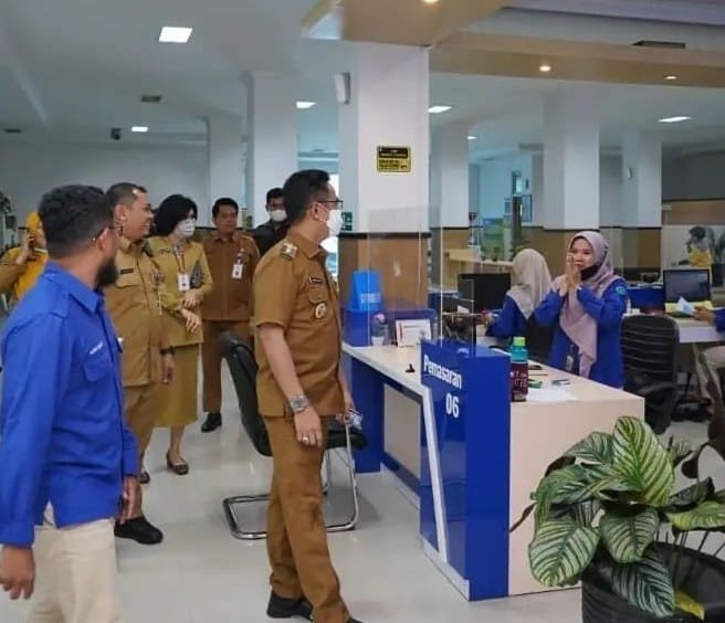WhatsApp Image 2022 11 29 at 12.34.49 Wali Kota Saat Sidak dan Meminta PTMB Berikan Layanan yang Terbaik PROKALTIM