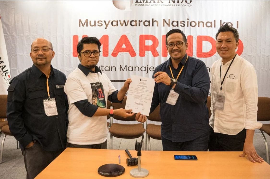 Roberto Pieter Terpilih Ketua Umum IMARINDO Periode 2022-2027, Ini Programnya PROKALTIM 1 WhatsApp Image 2022 12 16 at 12.59.55 1 Roberto Pieter Terpilih Ketua Umum IMARINDO Periode 2022-2027, Ini Programnya PROKALTIM