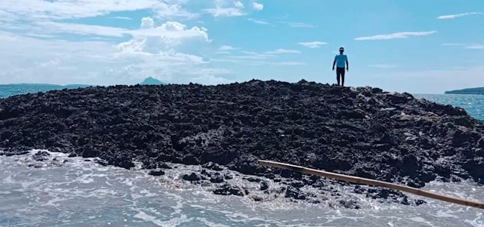 PVMBG Menyelidiki "Pulau" yang Muncul di Tanimbar Maluku Setelah Gempa M 7.5 PROKALTIM 2 mucul pulau PVMBG Menyelidiki "Pulau" yang Muncul di Tanimbar Maluku Setelah Gempa M 7.5 PROKALTIM