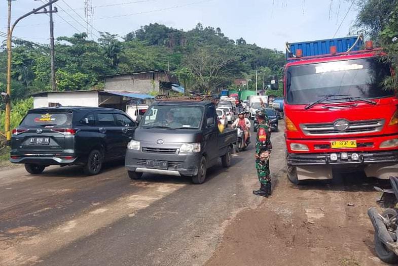 Minyak Sawit Tumpah Ruah di Jalan Poros Samarinda – Bontang