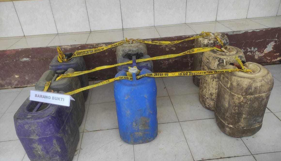 Ditpolairud Polda Kaltim Ungkap Pencurian BBM di Atas Kapal Feri Balikpapan-PPU PROKALTIM 2 Ditpolairud Polda Kaltim Ungkap Pencurian BBM di Atas Kapal Feri Balikpapan-PPU