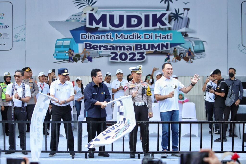 Menteri BUMN Bersama Menteri Perhubungan Lepas Ribuan Pemudik BUMN dari GBK