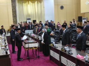 Wakil Ketua DPRD Balikpapan Lantik Anggota Legislatif PAW, Hj Wahidah Gantikan Hassanudin