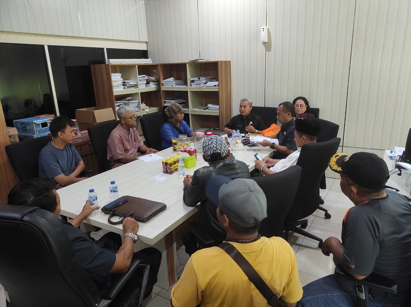 Terkait Surat Penertiban Satpol PP, Para PKL Pasar Klandasan Mengadu ke DPRD Balikpapan PROKALTIM 1 Terkait Surat Penertiban Satpol PP, Para PKL Pasar Klandasan Mengadu ke DPRD Balikpapan