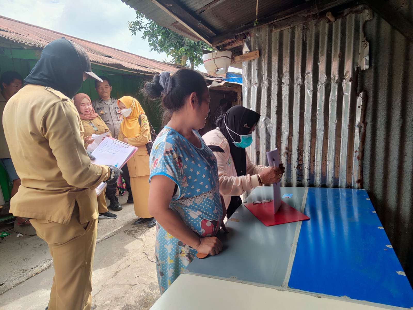 Camat Samarinda Kota Lakukan Pendataan Penduduk Liar di Gang Rombong PROKALTIM 1 Camat Samarinda Kota Lakukan Pendataan Penduduk Liar di Gang Rombong