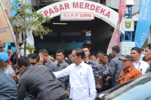 Tiba di Kaltim, Presiden Jokowi Kunjungi Pasar Merdeka Samarinda