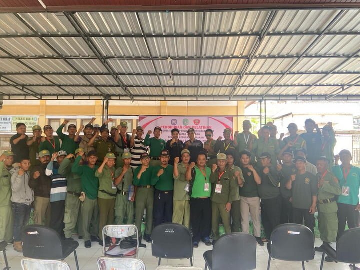 Foto Bersama Satlinmas saat kegiatan Bimtek persiapan Pemilu 2024 (Foto:Ozn)