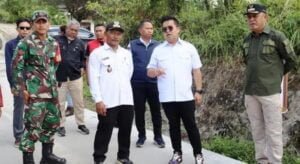 Kades Karya Jaya bersama Wabup Kukar Rendi Solihin. (Foto: Istimewa)