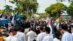 doa akbar untuk Palestina di samping Masjid Agung At-Taqwa Balikpapan, Kaltim, pada Jumat (20/10/2023).