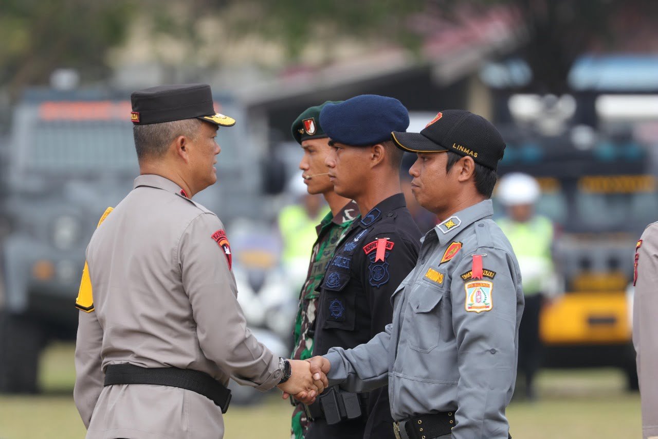 Kapolda Kaltim Irjen Pol Imam Sugianto menjadi inspektur upacara gelar pasukan Operasi Mantap Brata 2023-2024