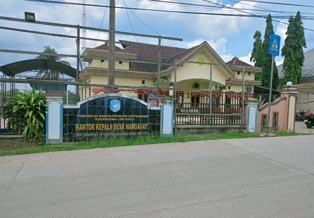 IMG 20231126 180520 130 Lampu Jalan Terangi Desa Margahayu ini Program Pemkab Kukar  PROKALTIM