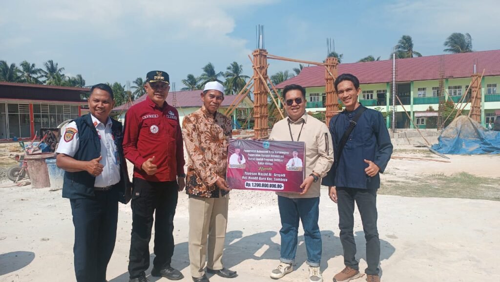 WhatsApp Image 2023 11 10 at 18.54.15 Program Kukar Berkah, Rendi Solihin Salurkan Rp 1,2 Miliar untuk Ponpes Al - Arsyadi PROKALTIM