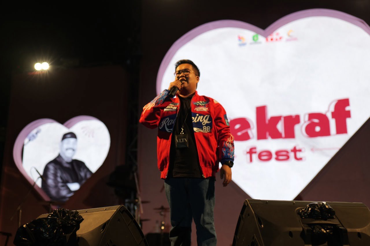 Masyarakat Tumpah Ruah Hadiri Kekfraf Fest 2023 di Taman Kota Raja PROKALTIM 1 Wabup Kukar, Rendi Solihin di acara Ekraf Fest Kukar 2023. (Dok Diskominfo Kukar)