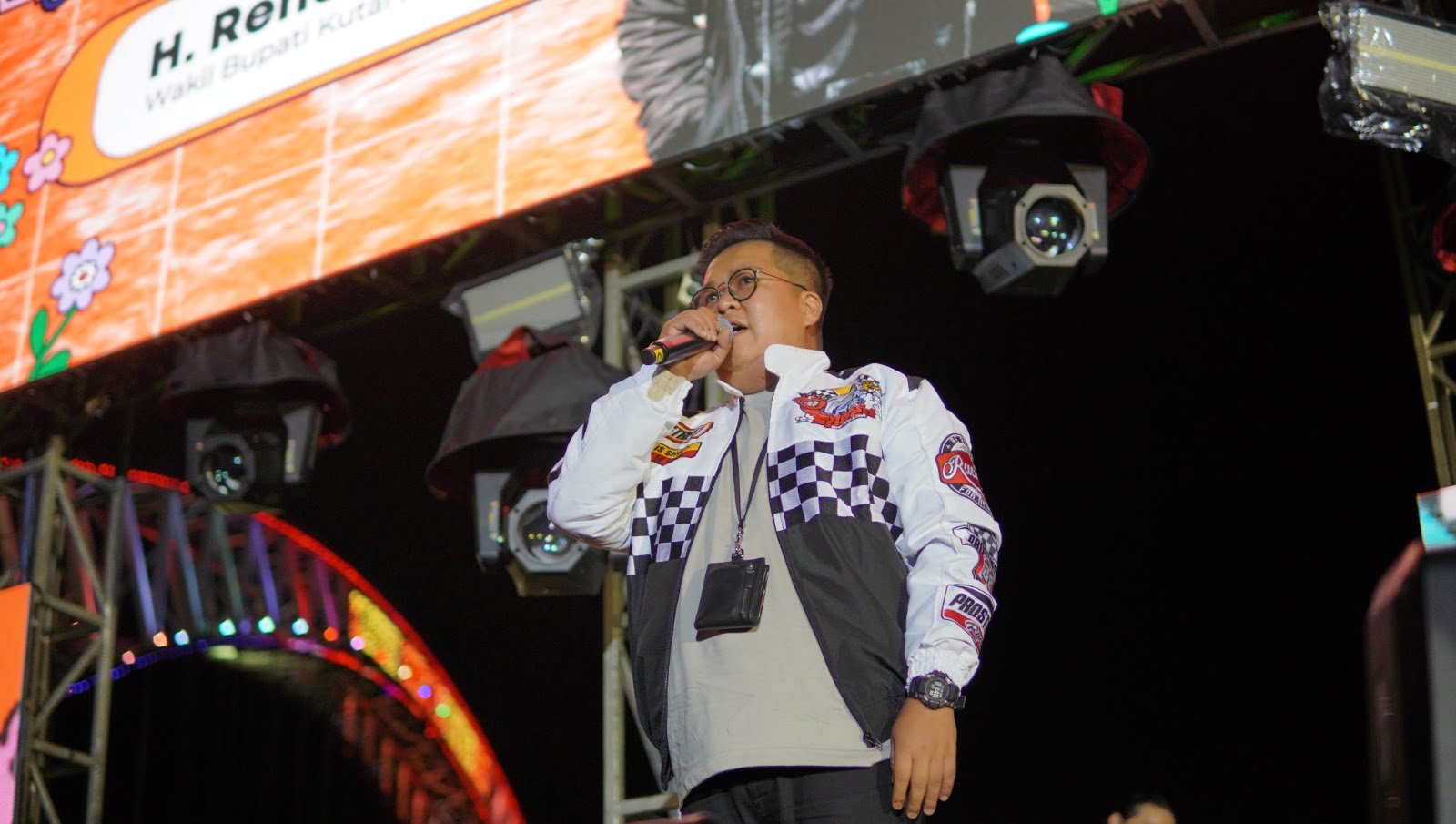 Rendi Solihin: Hingga Desember 'Kukar Full Senyum' Padat PROKALTIM 1 Wakil Bupati Rendi Solihin, menyebutkan Akhir tahun 2023 "Full Senyum" di Kabupaten Kutai Kartanegara (Kukar).