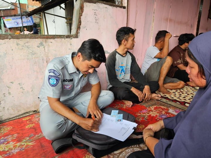 Jasa Raharja menjamin seluruh korban kecelakaan lalu lintas yang melibatkan truk tronton dan minibus yang terjadi di Jalan Lintas Barat Sumatera Bengkulu-Sumbar,