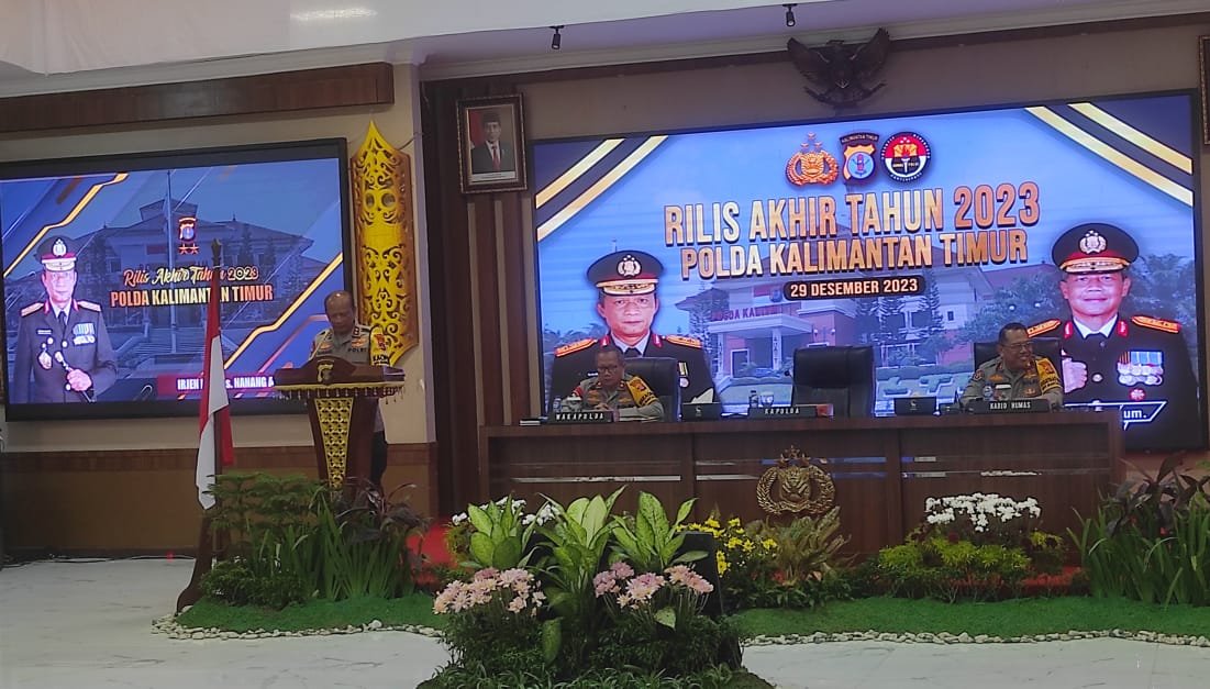 Polda Kaltim Gelar Rilis Akhir Tahun 2023, Salah Satunya Mengumumkan Data Pelanggaran Personelnya PROKALTIM 1 WhatsApp Image 2024 01 03 at 12.16.03 Polda Kaltim Gelar Rilis Akhir Tahun 2023, Salah Satunya Mengumumkan Data Pelanggaran Personelnya PROKALTIM