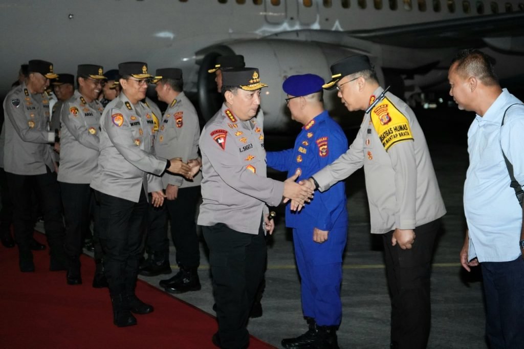 WhatsApp Image 2024 01 17 at 21.09.33 Kapolda Kaltim Sambut Kedatangan Kapolri di Kota Balikpapan PROKALTIM